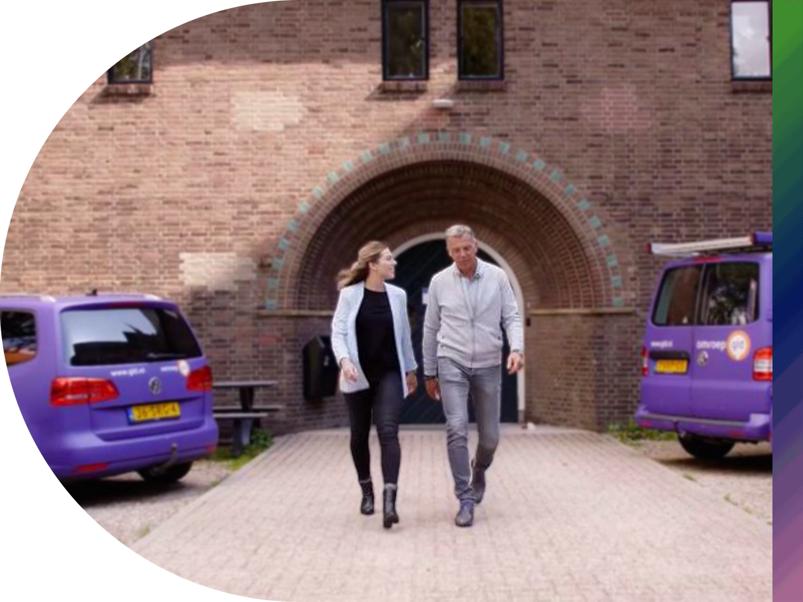 Decom-medewerkers bij het experience center in Didam