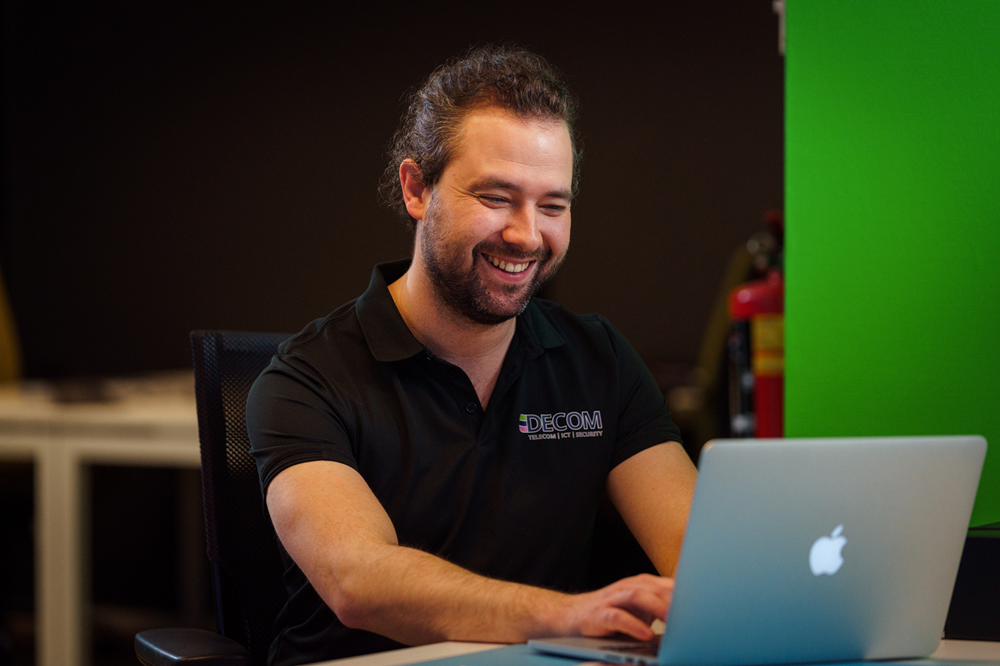 zakelijk medewerker laptop 1000x666